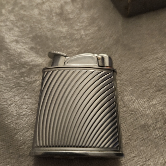 VTG Lighters "NO BUTANE" Marilyn Monroe, Racing, New in Box - Picture 11 of 13